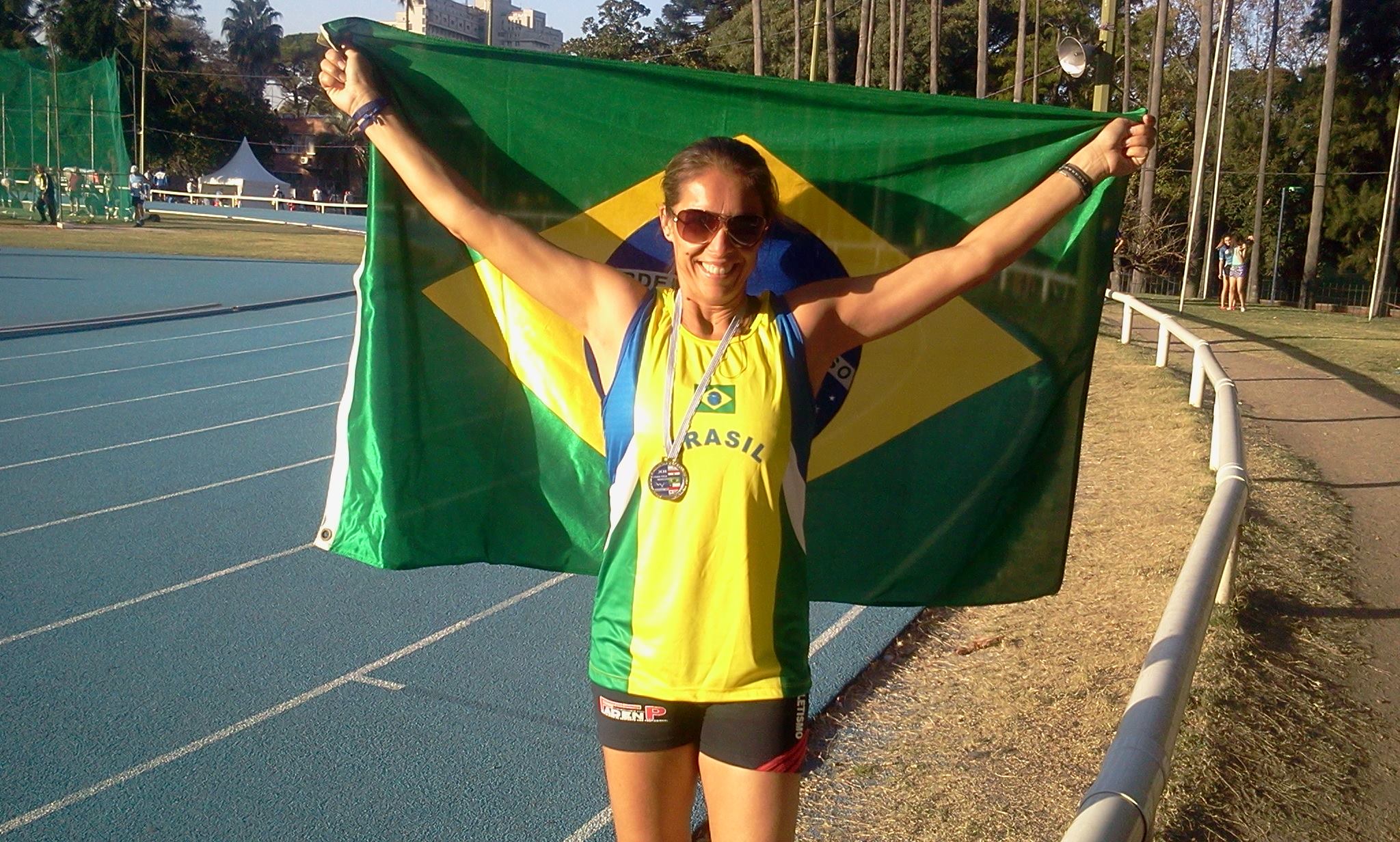 Jacareí é prata com Sara Medeiros no 12º GP Mercosul de Atletismo Veterano