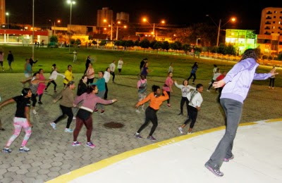 Hoje  é dia de aula de ginástica com dança e ritmos no Parque da Cidade