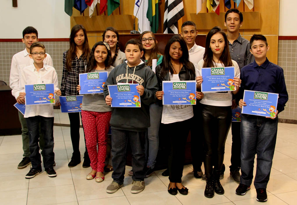 Vereadores do projeto Câmara Jovem tomam posse em Jacareí