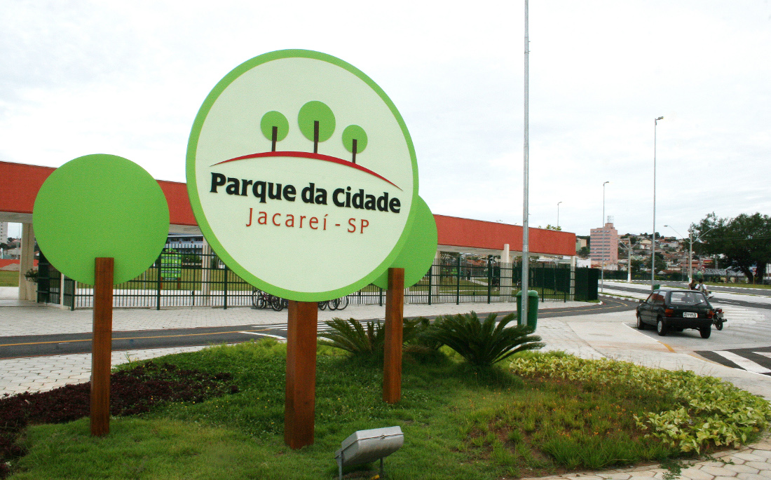 Hoje é dia de aula de ginástica com dança e ritmos no Parque da Cidade