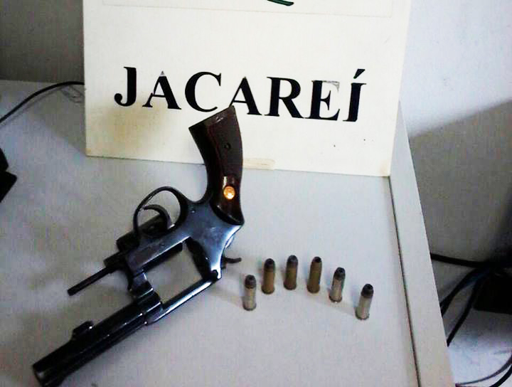 Homem é preso por porte ilegal de arma em Jacareí