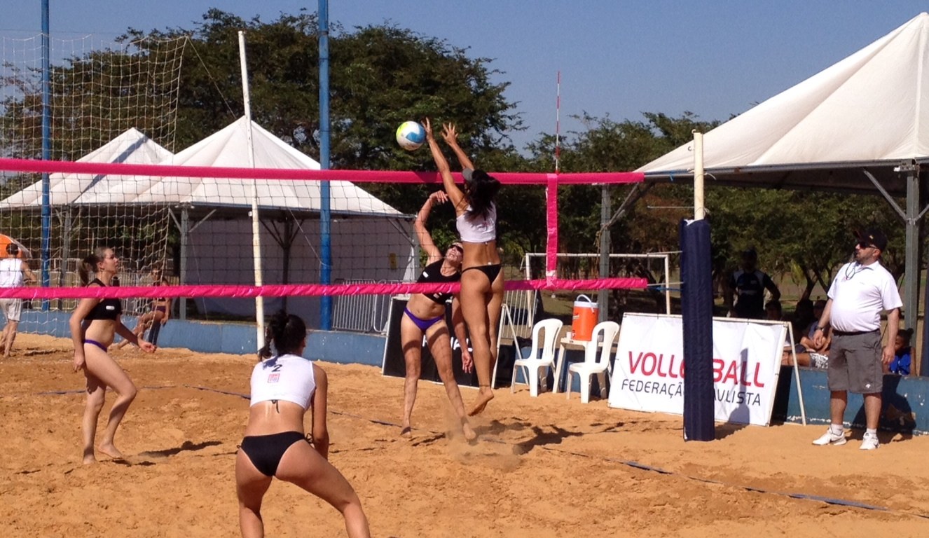 Dupla feminina de Jacareí vence 2ª etapa e lidera Circuito Paulista de Vôlei de Praia