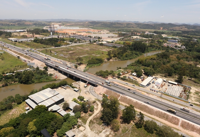 NovaDutra libera faixa nas obras da ponte sobre o rio Paraíba, em Jacareí