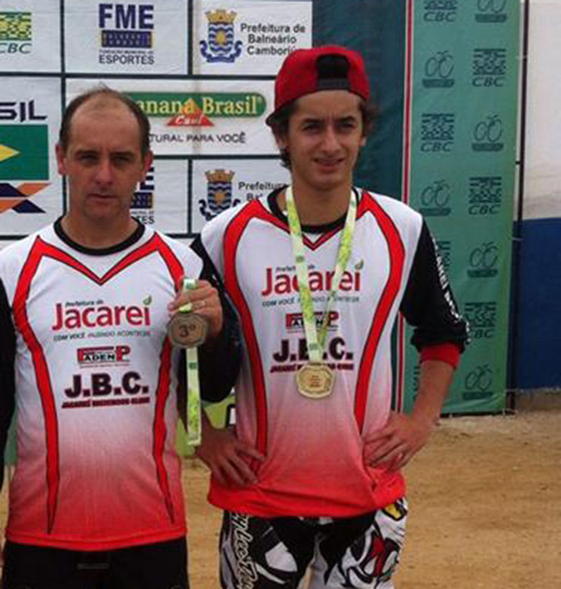 Pai e filho de Jacareí conquistam pódios na 2ª etapa da Copa Brasil de BMX