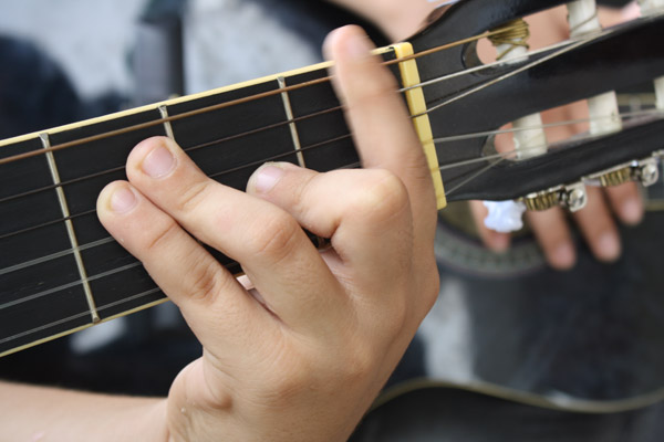 Oficina Cultural em Jacareí tem vagas para violão, teatro e artesanato