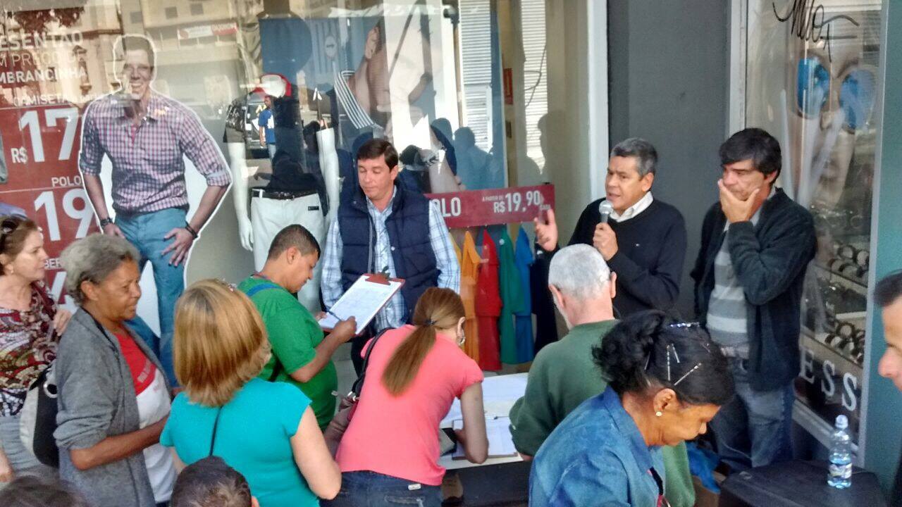 Vereador realiza novo protesto no Centro contra recadastramento imobiliário