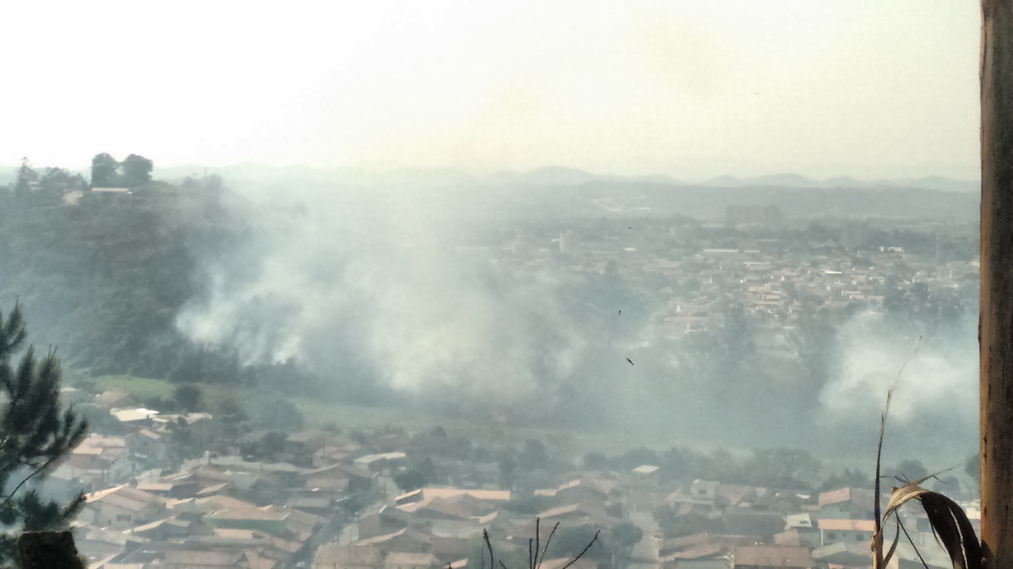 Forte queimada atinge bairros de Jacareí