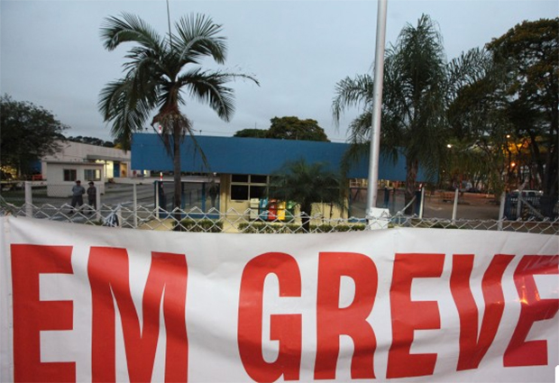 Metalúrgicos da Eaton entram em greve