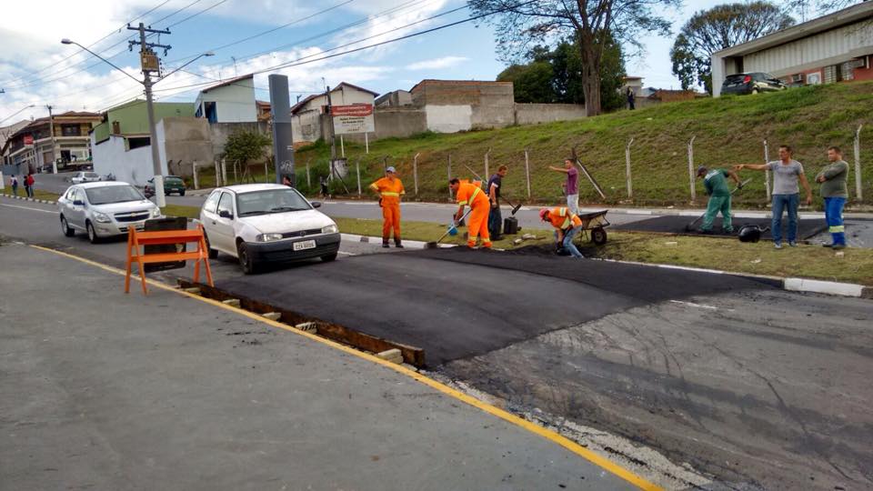 Prefeitura afirma que vai continuar construindo faixas elevadas na cidade