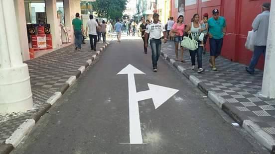 Rua do centro é interditada para compras de Natal