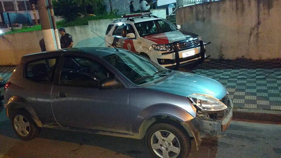 Após perseguição, Força Tática prende homem com carro roubado em Jacareí