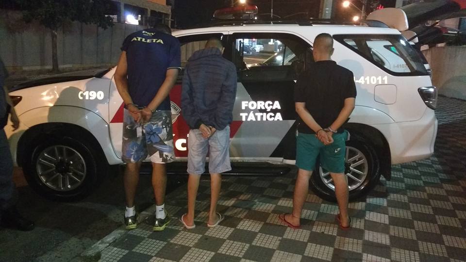 Três são presos com carro roubado em Jacareí