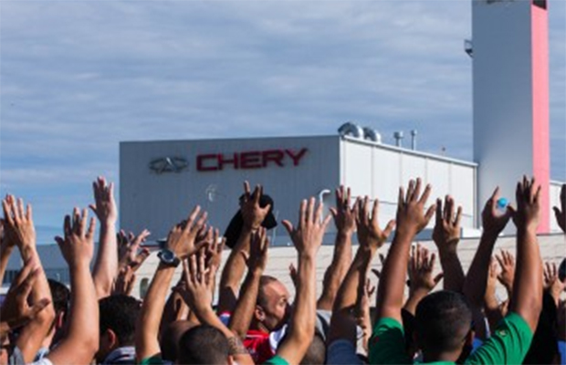 Metalúrgicos da Chery iniciam greve contra demissão de terceirizados