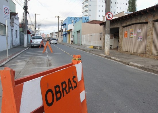 Trânsito na rua João Américo da Silva ficará interditado até quarta-feira