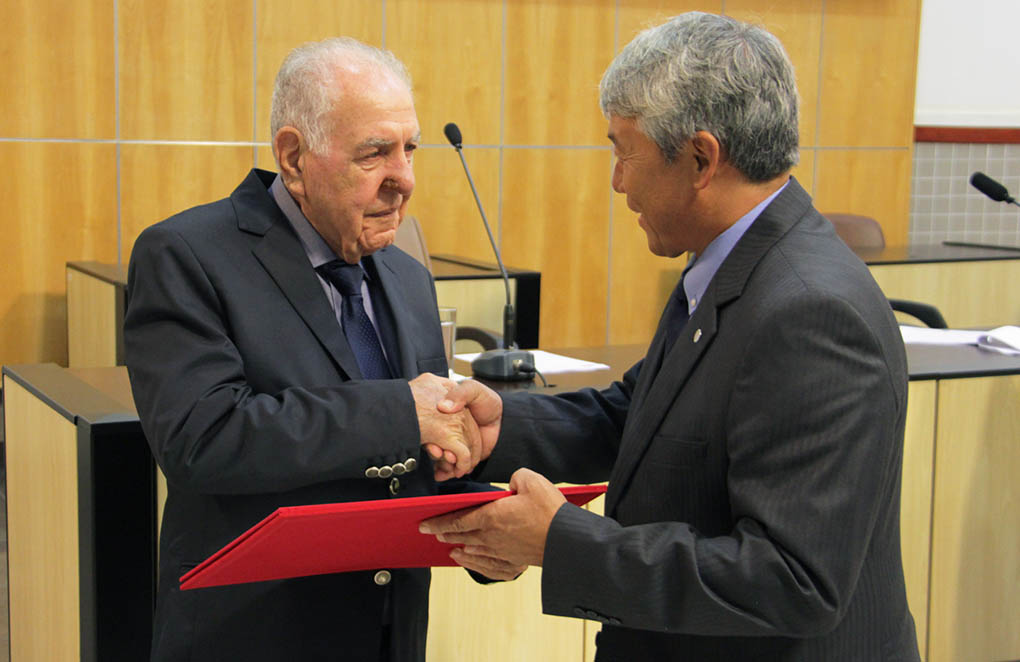 Ex-vereador Fued Chaquib recebe título de Cidadão Benemérito pela Câmara de Jacareí