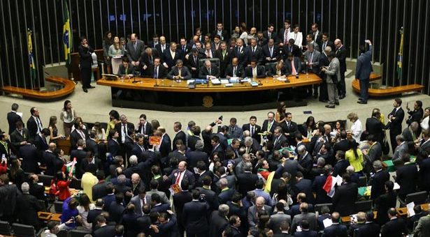 Prosseguimento do processo de impeachment é aprovado na Câmara dos Deputados