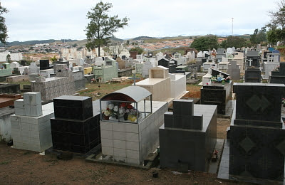 Cemitérios municipais de Jacareí se preparam para o Dia de Finados