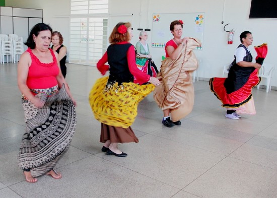 Fundação Cultural abre novas vagas para oficinas de dança cigana, bordado e pintura em tela