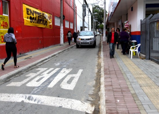 Revitalização de Calçadas na região central avança para a rua Alfredo Schürig