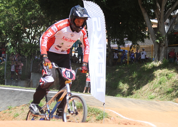 Jacareí Bicicross se destaca entre brasileiros no mundial