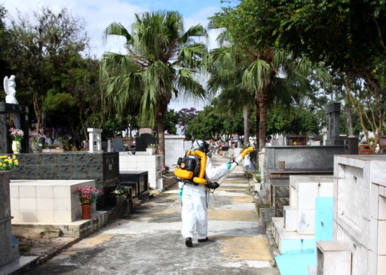 Cemitérios municipais estarão fechados na manhã de quinta e sexta