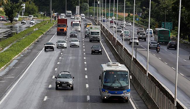 Uso do farol baixo durante o dia será obrigatório em rodovias a partir de sexta