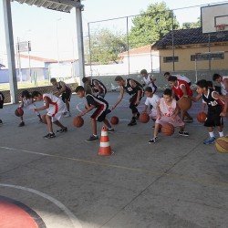 Festival de basquete agita crianças de Jacareí nas férias