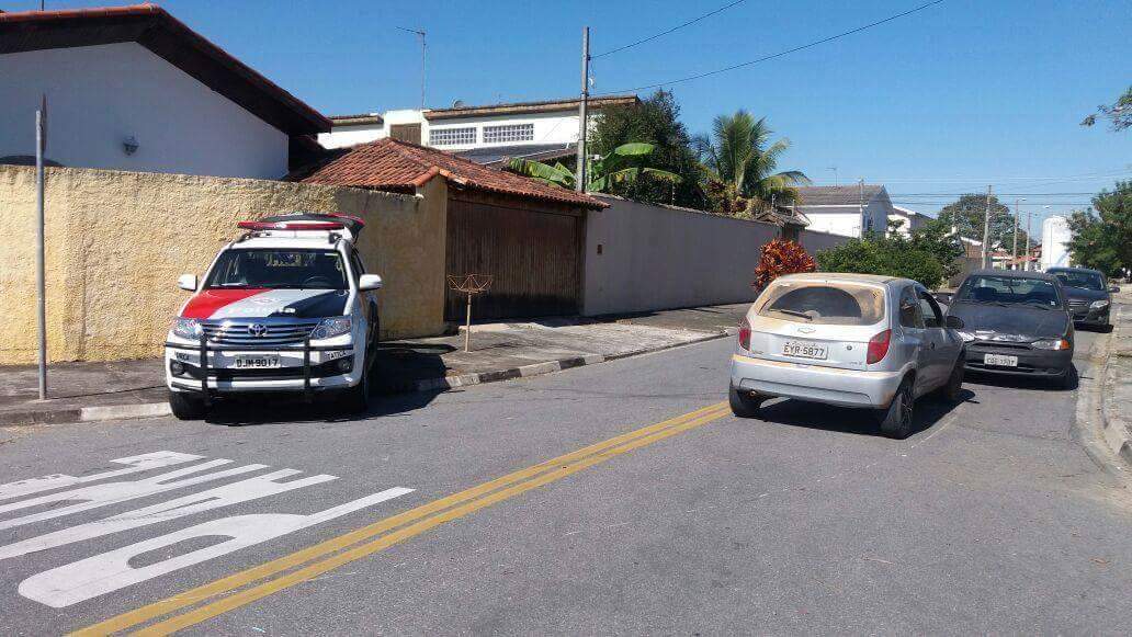Dupla é presa em Jacareí após roubar carro em São José