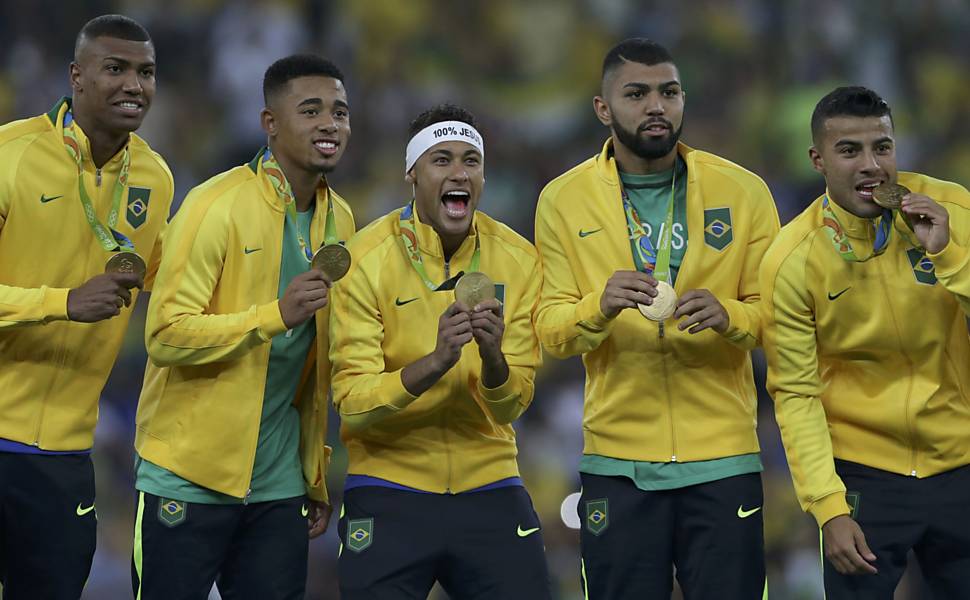 Medalha no peito e o bolso cheio. CBF paga R$500 mil para cada jogador