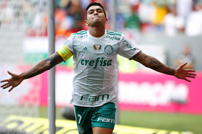 Palmeiras vence e garante liderança