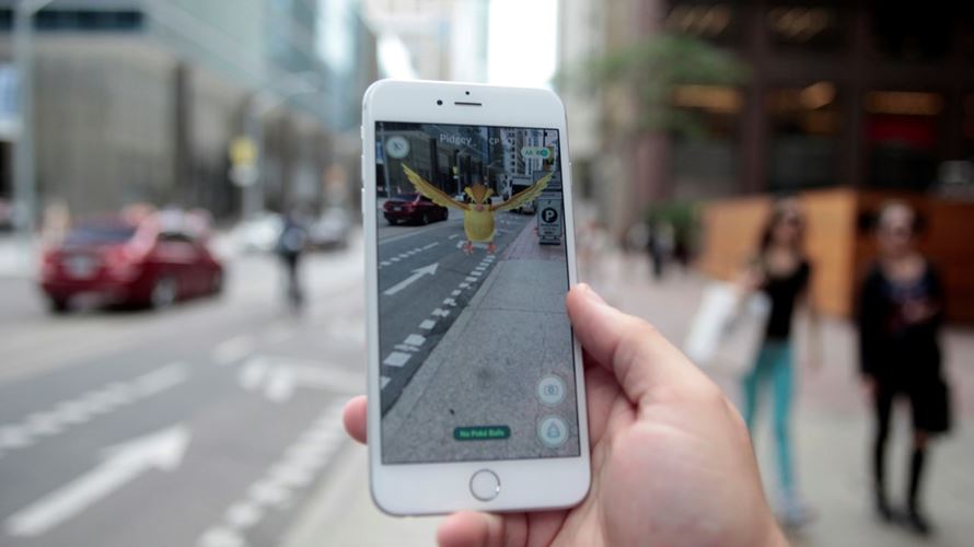 O melhor do Brasil é o brasileiro: Desempregado cria serviço de “pokémoto” e fatura com febre do Pokémon Go no país