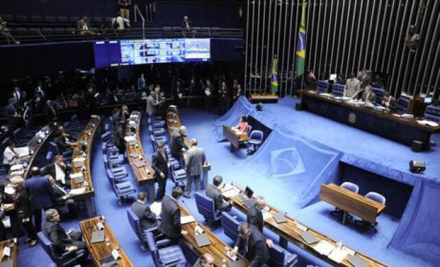 Dilma vai ao Senado se defender em julgamento