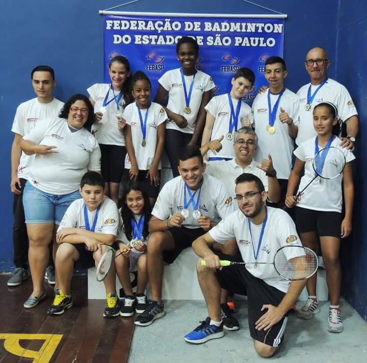 Jacareí conquista 17 medalhas em torneio de Badminton