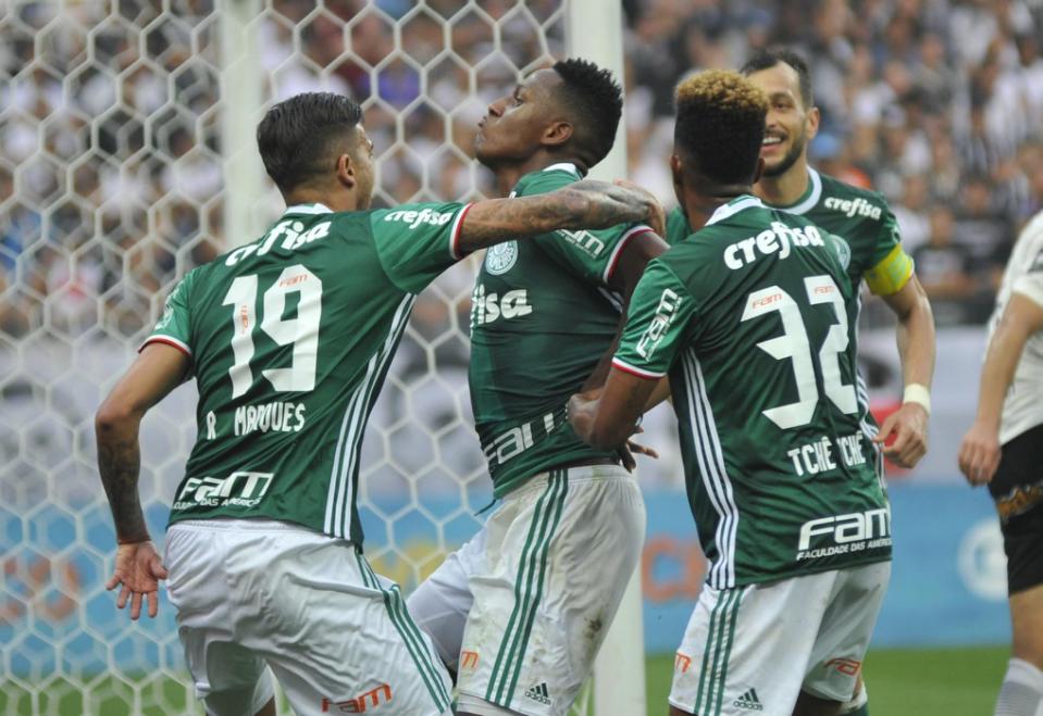Palmeiras vence clássico e se mantém na liderança