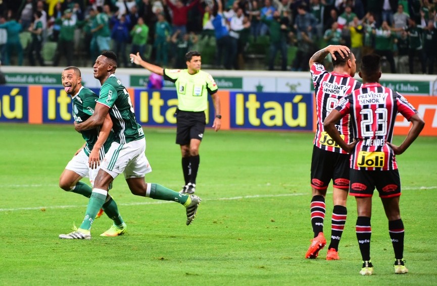 Palmeiras vence clássico e se mantém na liderança do campeonato