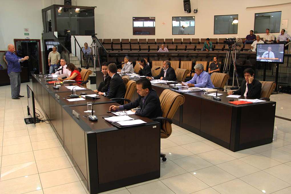 Câmara aprova projeto que anula taxa de iluminação pública em Jacareí
