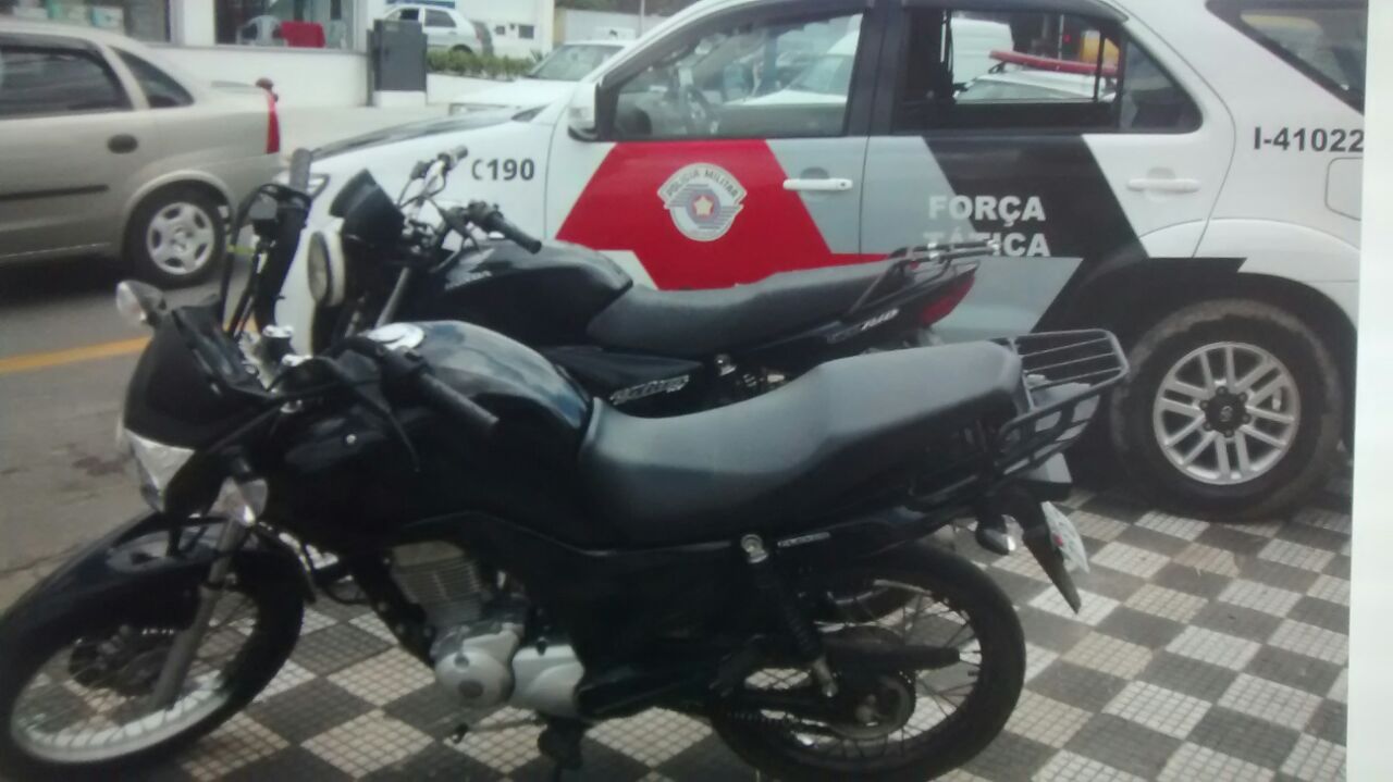 Homem é preso e oferece moto roubada para a polícia em troca de sua liberdade