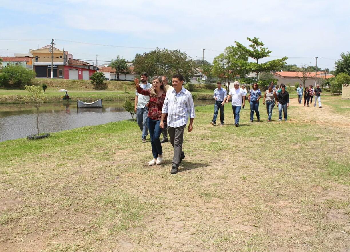 Prefeito eleito faz nova visita em bairros com equipe de trabalho