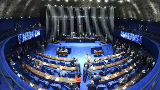 Senado aprova três projetos para acabar com supersalários