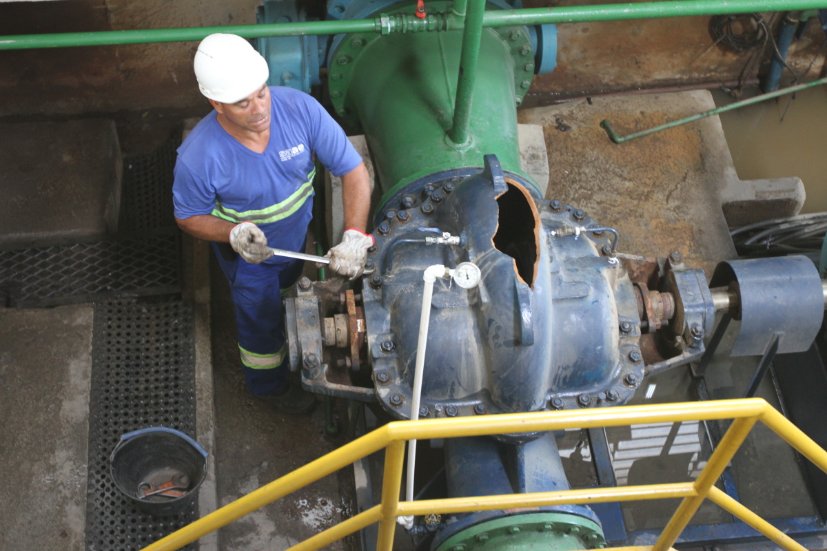 Queda de energia caus­a quebra de bomba e a­feta abastecimento de­ água