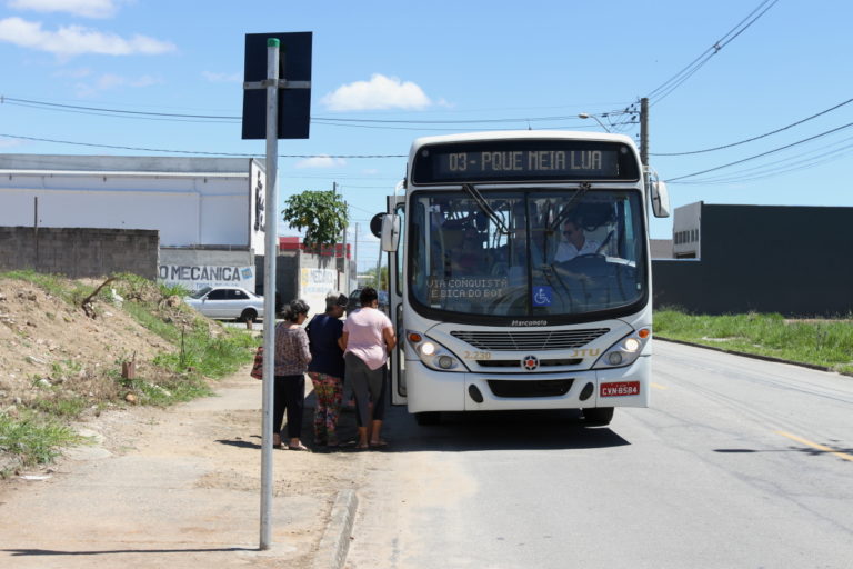 Transporte público passa a circular pelas ruas do bairro Par­que dos Sinos
