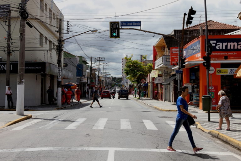 Prefeitura retoma di­scussão sobre estaci­onamento da Rua Barão