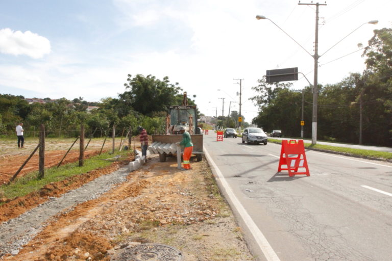 Prefeitura realiza recapeamento na Aveni­da Lucas Nogueira Ga­rcez