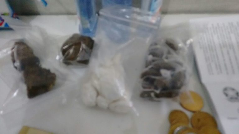 Jovens são detidos com drogas no Jardim Califórnia