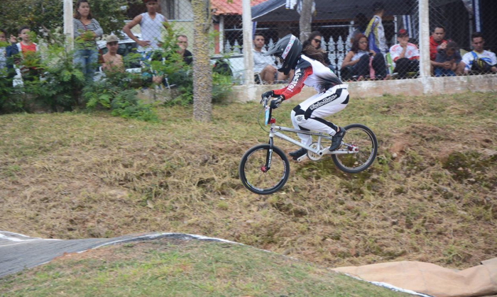 Julia Alves é convoc­ada para Mundial de Bicicross nos Estados Unidos