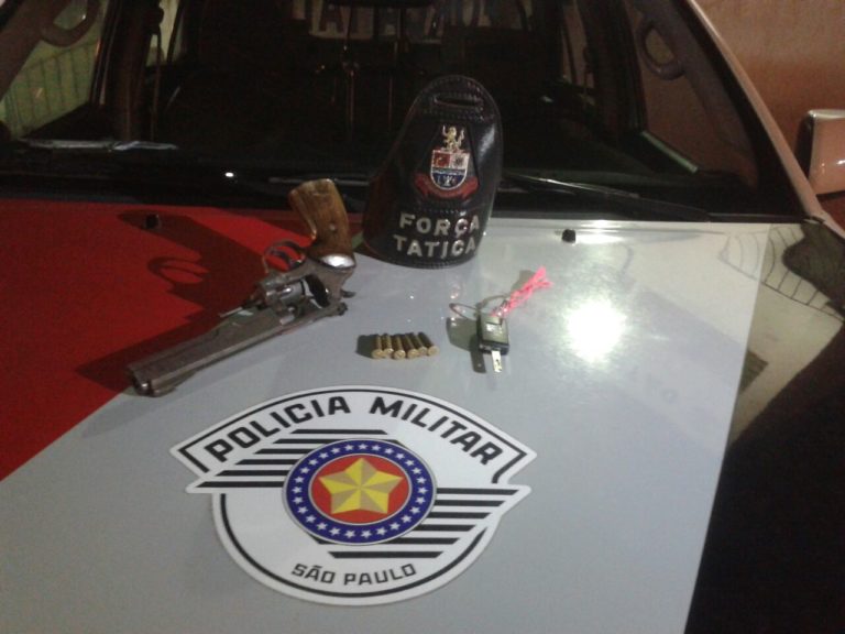 Força Tática prende dois homens acusados de receptação e porte ilegal de arma