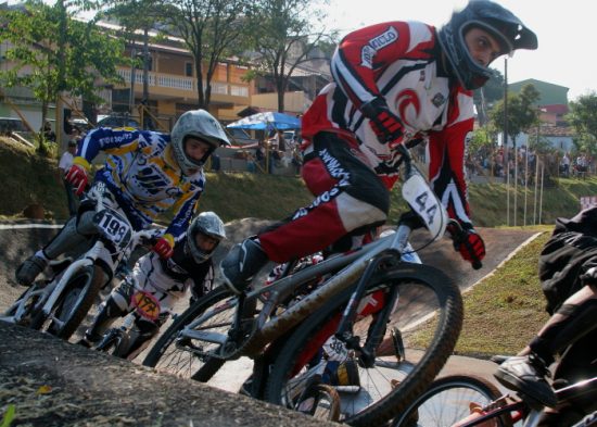 Jacareí recebe 300 pilotos de bicicross para etapa do Paulista