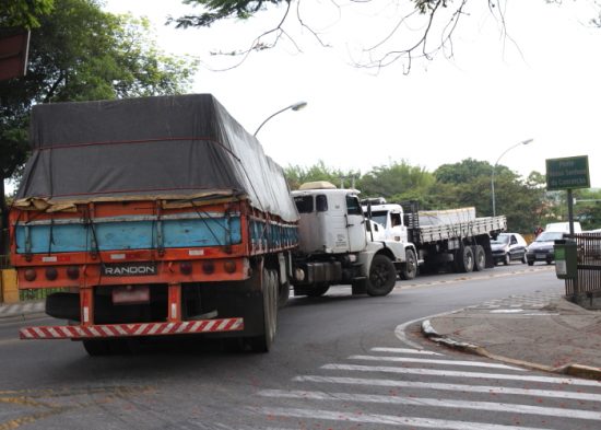 Decreto estabelece regras para rota de caminhões em Jacareí