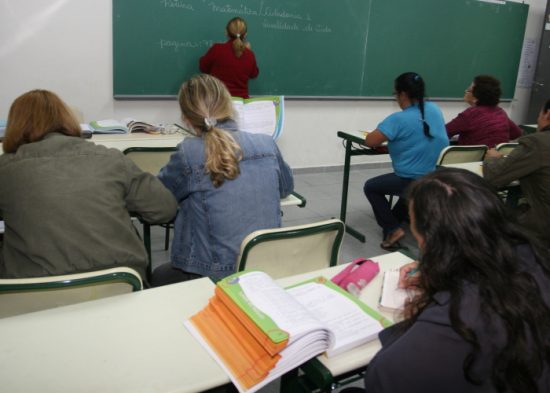 Jacareí abre inscrições para Educação de Jovens e Adultos