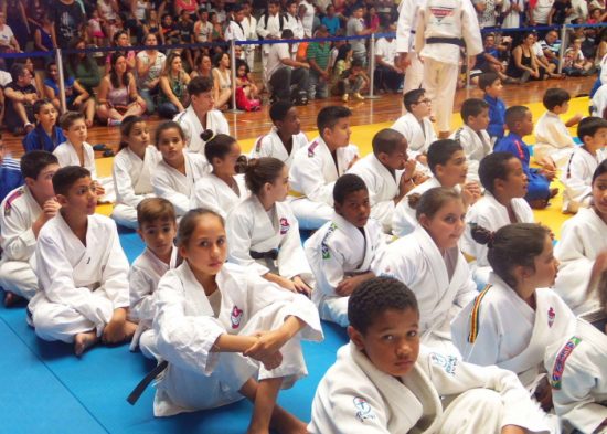 Judocas de Jacareí conquistam 28 medalhas no campeonato regional